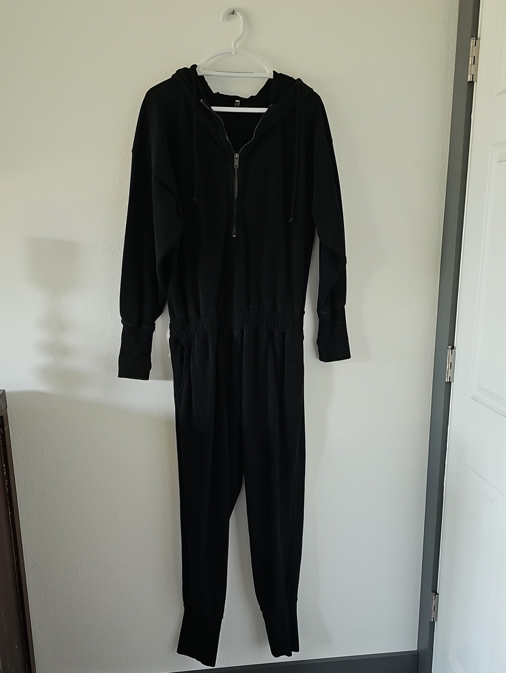 ●●FREE PEOPLE WASHED BLACK HOODED JUMPSUIT EUC SIZE L●●
